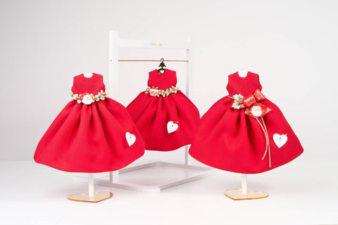Sara's Idea vestitino big dolls con gruccia e sali profumati  con ceramica assortita h 24 con armadietto