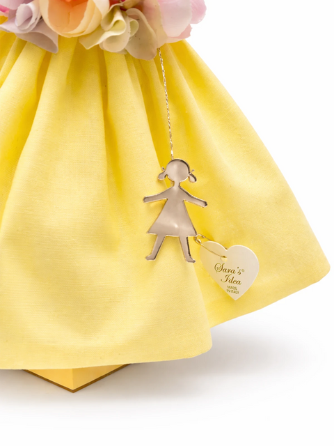 SARA'S IDEA BIG DOLLS VESTITINO IN COTONE CON CINTURA DI FIORI E BAMBOLINA IN PEXY H24 COLORE GIALLO CON SCATOLA ARMADIO