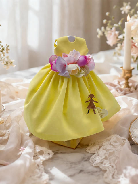 SARA'S IDEA BIG DOLLS VESTITINO IN COTONE CON CINTURA DI FIORI E BAMBOLINA IN PEXY H24 COLORE GIALLO CON SCATOLA ARMADIO