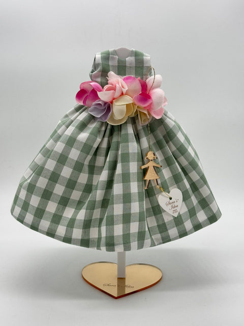 SARA'S IDEA BIG DOLLS VESTITINO IN COTONE VICHY VARI COLORI CON GHIRLANDINA DI FIORI E BAMBOLINA IN PEXY CON SCATOLA ARMADIO H24
