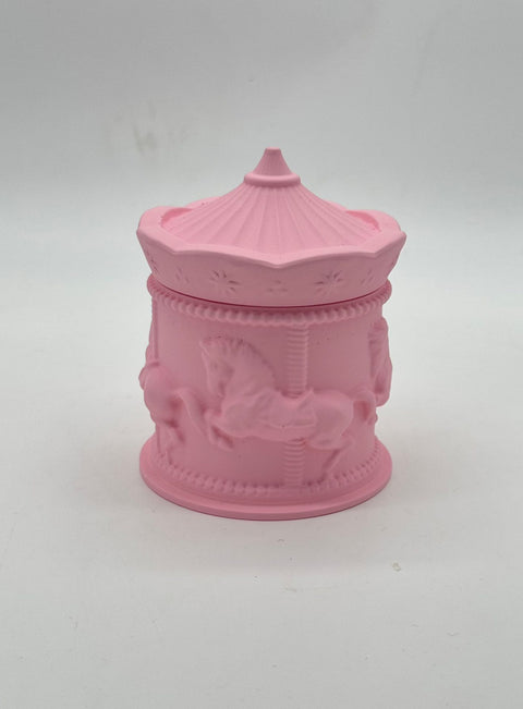 SARA'S IDEA LA GIOSTRA DELLA FELICITA' CON CERA PROFUMATA 7.5X11 COLORE ROSA BARBIE