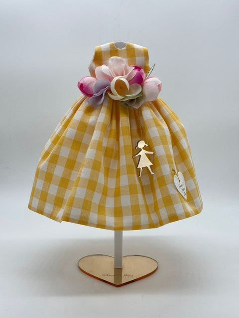 SARA'S IDEA BIG DOLLS VESTITINO IN COTONE VICHY VARI COLORI CON GHIRLANDINA DI FIORI E BAMBOLINA IN PEXY CON SCATOLA ARMADIO H24