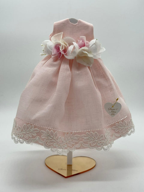 SARA'S IDEA BIG DOLLS VESTITINO IN LINO COLORI VARI CON PUNTO A GIORNO, PIZZO REBRODET E CINTURA DI FIORI H24 CON SCATOLA ARMADIO