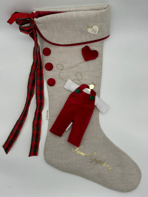 Sara's Idea calza befana media in lino naturale con rouche velluto rosso 27x48 con salopette e stampa "sweet epiphany"