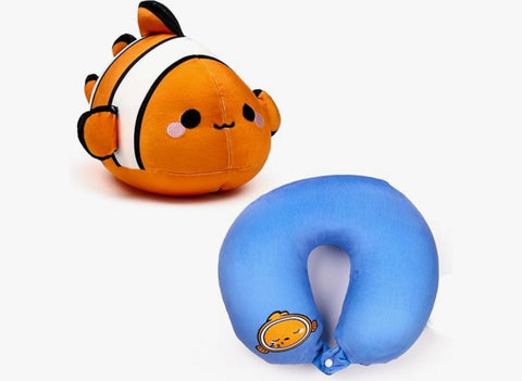 PUCKATOR CUSCINO DA VIAGGIO CON PELUCHE 2 IN 1 FINLEY IL PESCE PAGLIACCIO