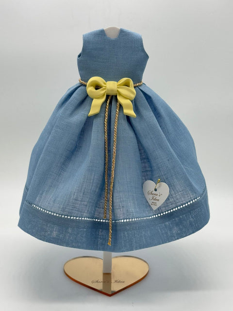 SARA'S IDEA BIG DOLLS VESTITINO IN LINO CARTA DA ZUCCHERO CON PUNTO A GIORNO E FIOCCO ROMANTICO IN RESINA VERDE SALVIA H24 CON SCATOLA ARMADIO
