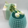 NON SOLO PELTRO VASO IN VETRO COLORATO CON 3 TULIPANI BIANCHI H 20 CM VERDE TIFFANY - immagine 2