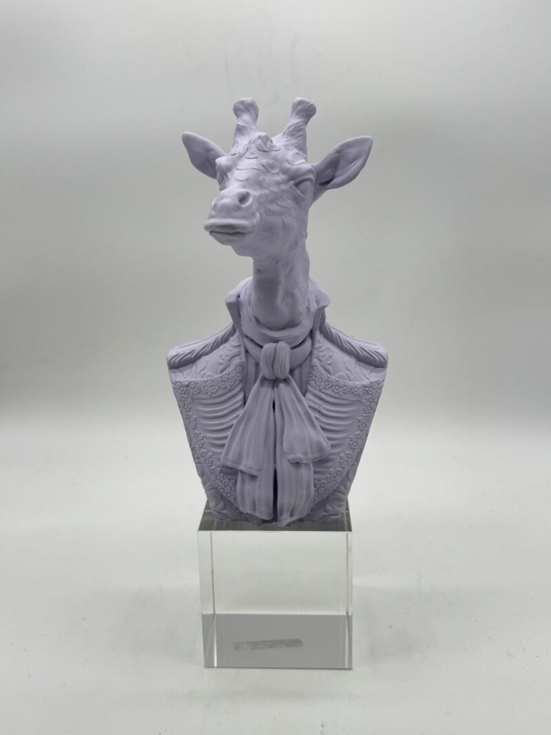 CHIARAELA SCULTURA GIRAFFA LILLA SU  BASE CRISTALLO 8X24